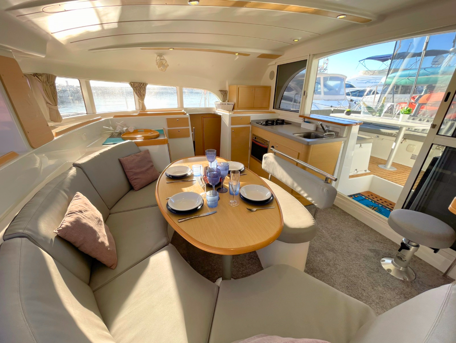 Catamaran Lagoon 380 “Daria”